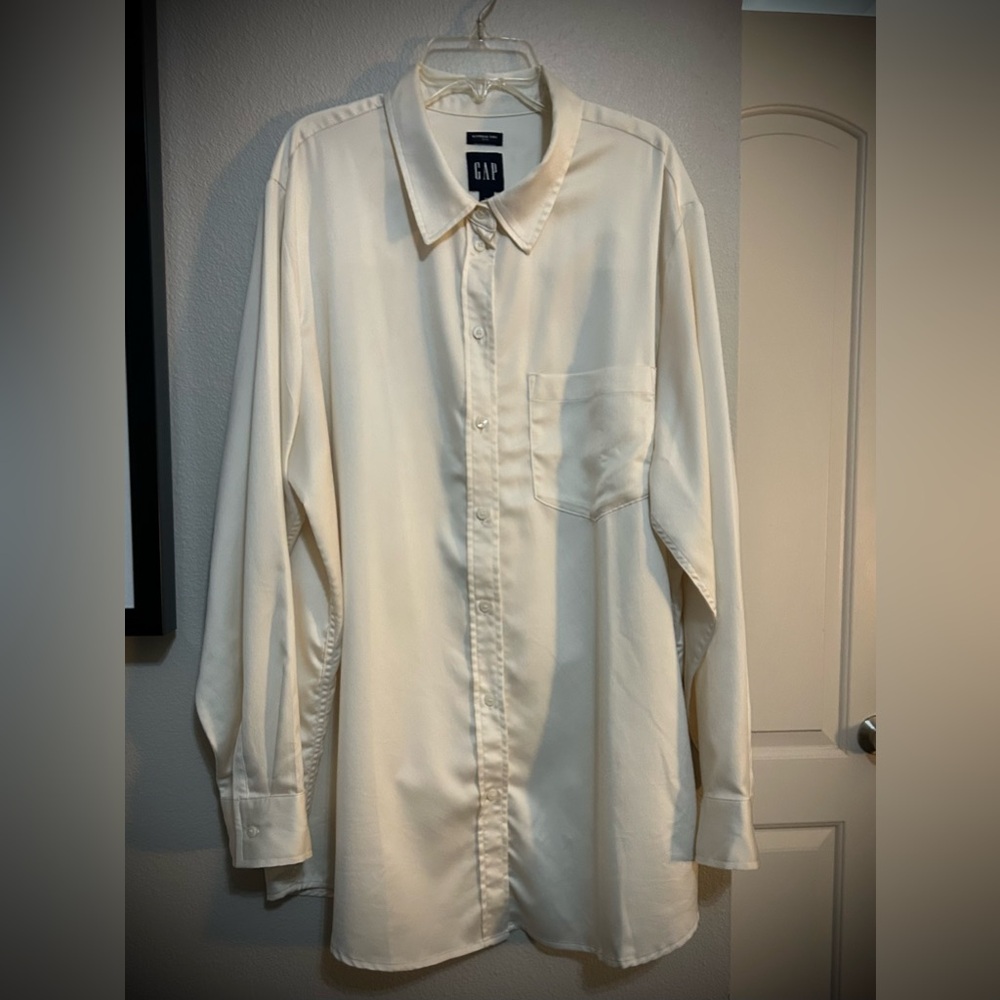 GAP Satin Boyfriend Button Down Off Shirt - Picture 3 of 9